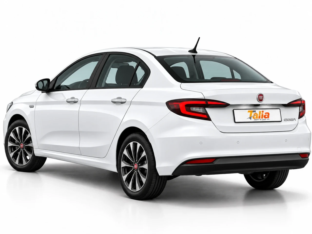 Fiat Egea Antalya arkadan yan görünüm